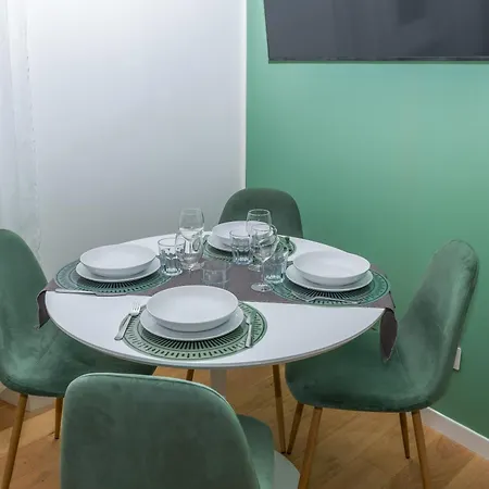 アパート Solari Apartment, In Design Area, Near Tortona District, ミラノ