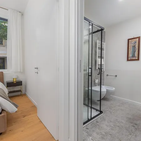 Solari Apartment, In Design Area, Near Tortona District, アパート ミラノ